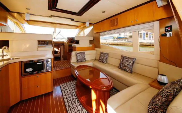 private yacht cruise dubai