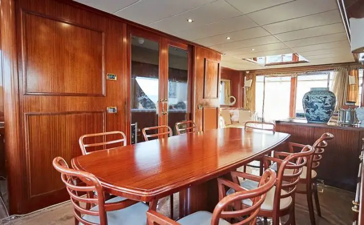 85 feet yacht charter Dubai tour package