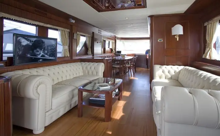 boat cruises dubai