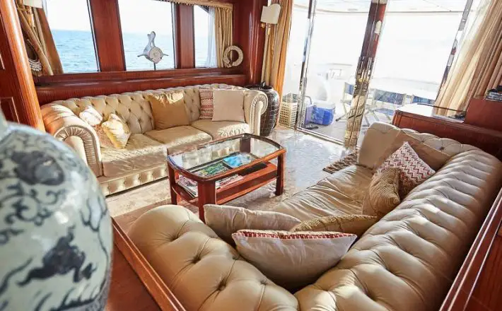 private yacht trip united arab emirates dubai