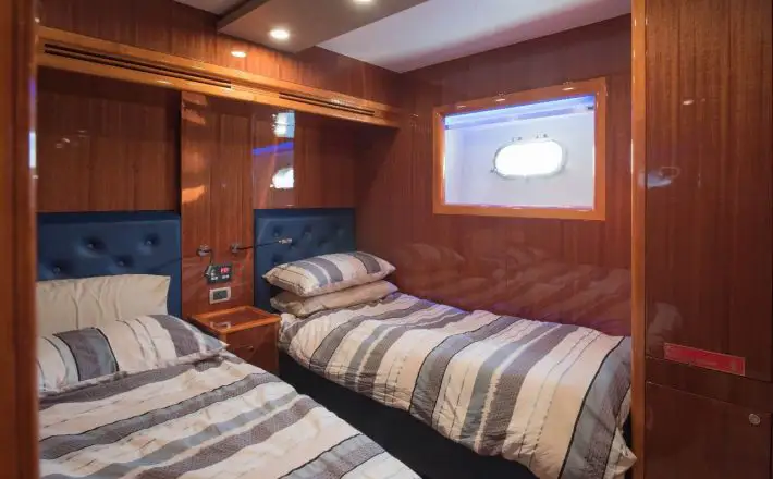88ft luxury yacht dubai marina