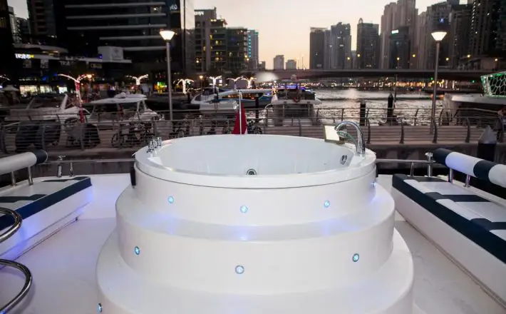 90feet private yacht with jacuzzi dubai