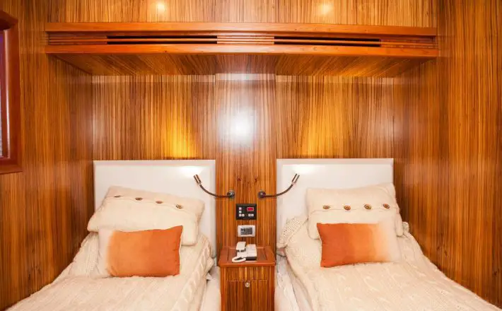 90ft with jacuzzi tour dubai