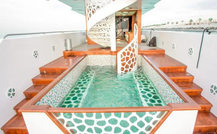 95 ft private luxury yacht tour package dubai